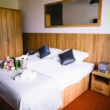 Hotel Turkovia Turek Ngoại thất bức ảnh